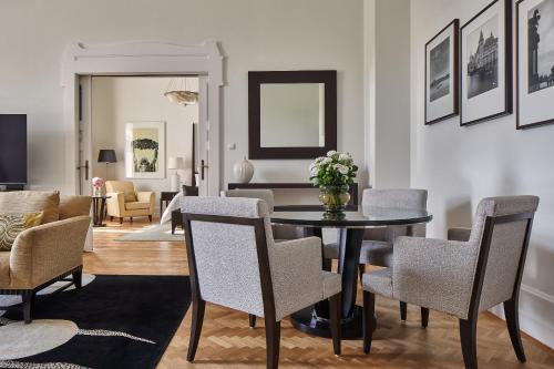 Chain Bridge One Bedroom Suite