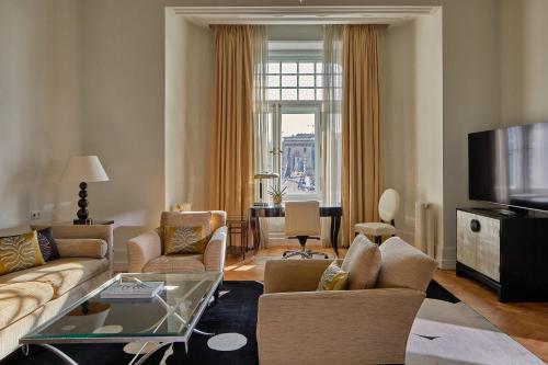 Chain Bridge One Bedroom Suite