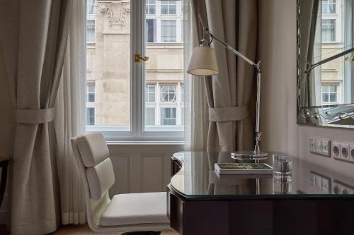 Superior Room with Two Twin Beds