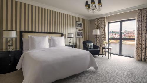 Premier River Room