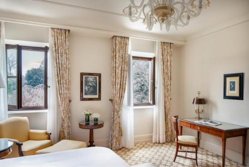 Four Seasons, Twin Room