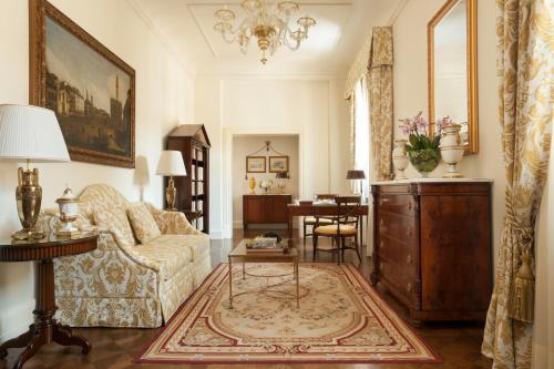 Deluxe Executive Suite with King Bed