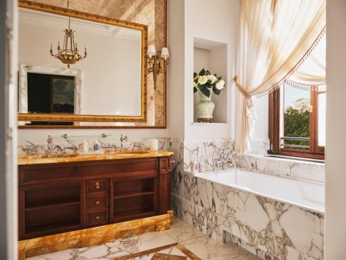 Duomo View Executive Suite with King Bed