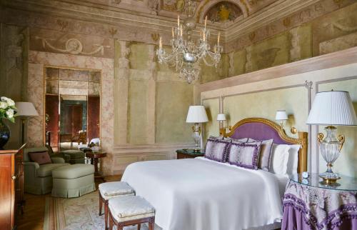 Frescoed Executive Suite with King Bed