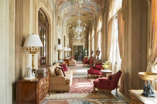 Royal Suite with King Bed