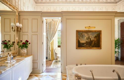 Royal Suite with King Bed