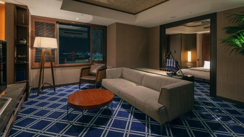 King Junior Suite on Higher Floor with Complimentary Mini-bar