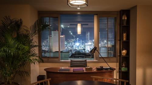 King Suite on Higher Floor with Complimentary Mini-bar