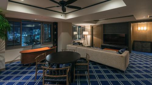King Suite on Higher Floor with Complimentary Mini-bar