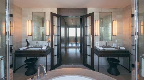 King Suite on Higher Floor with Complimentary Mini-bar