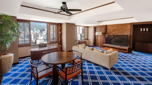King Suite on Higher Floor with Complimentary Mini-bar