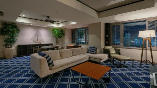 King Suite on Higher Floor with Complimentary Mini-bar