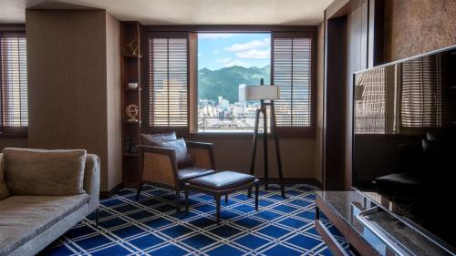 King Suite on Higher Floor with Complimentary Mini-bar