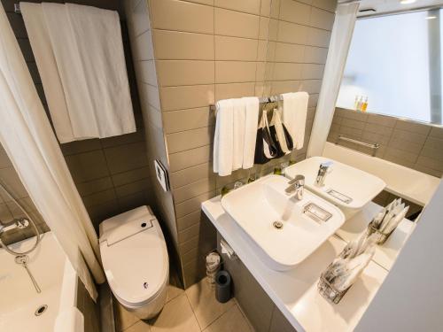 Deluxe Double Room with Loft - 12th Floor - Non-Smoking