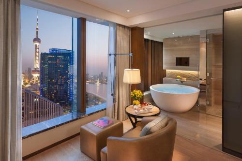 Club Mandarin River View Room King