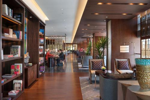 Club River View Room Twin