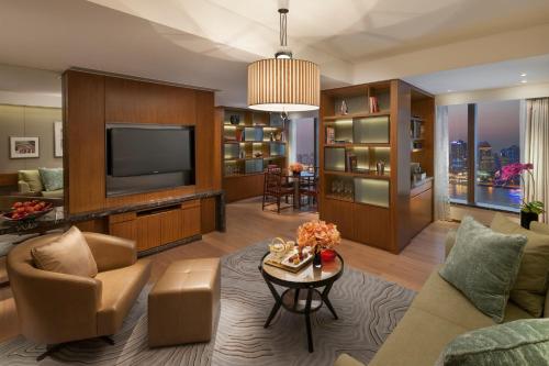 Premier River View Suite King
