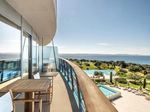 Deluxe Room with Balcony and Sea View