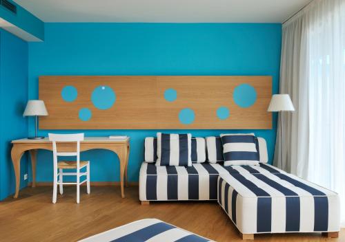 Junior Suite with Balcony and Park View