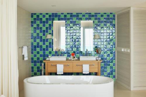 Senior Suite with Balcony and Sea View