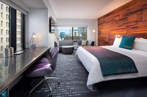 Studio, Studio Suite, 1 King, City view, Corner room