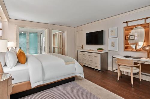 Deluxe King Room with Patio