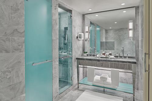Grand Deluxe, Guest room, 2 Double