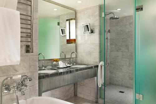 Grand Deluxe, Guest room, 2 Double
