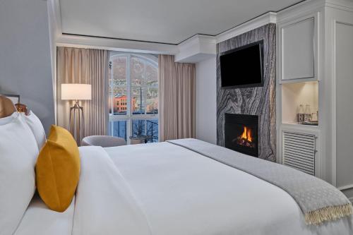 Loft, 2 Bedroom Bi-level Suite, Fireplace