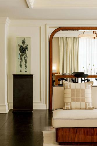 Luxury One-Bedroom King Suite 