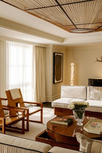 Luxury One-Bedroom King Suite 