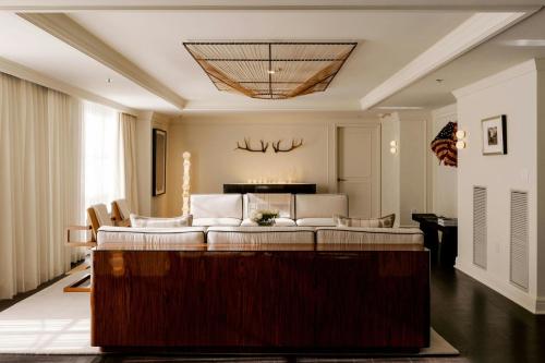 Luxury One-Bedroom King Suite 