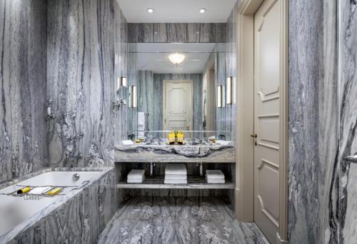 Serenissima Suite, 1 Bedroom Suite, S.Maria D.Giglio view, 1 King
