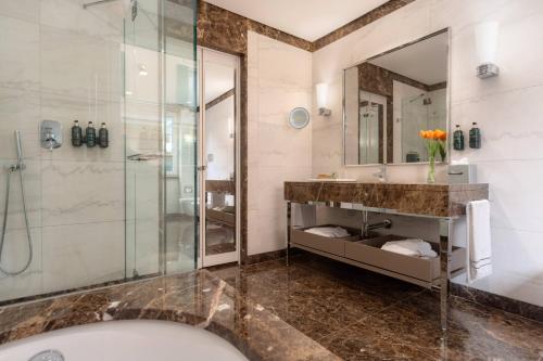 Junior Suite with Spa Access