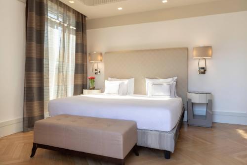 Junior Suite with Terrace and Spa Access