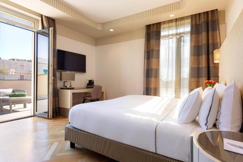Junior Suite with Terrace and Spa Access