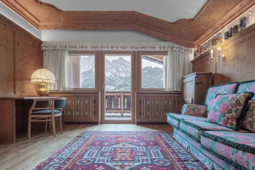 Romantic Double Room with Mountain View