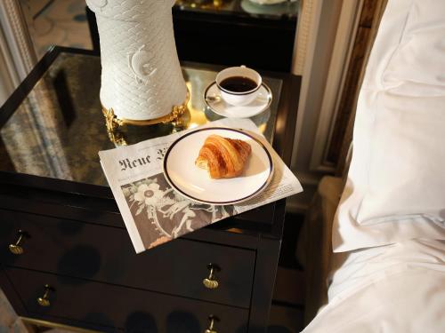 Deluxe Corner Suite