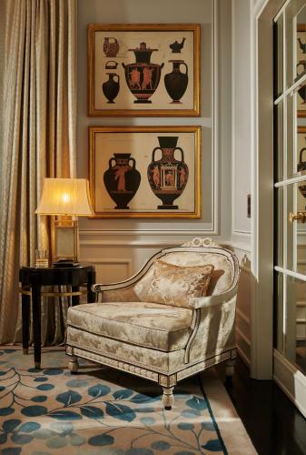 Deluxe Corner Suite