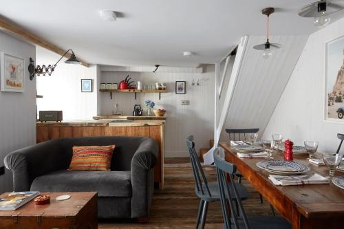 Three-Bedroom Cottage (6 Adults)