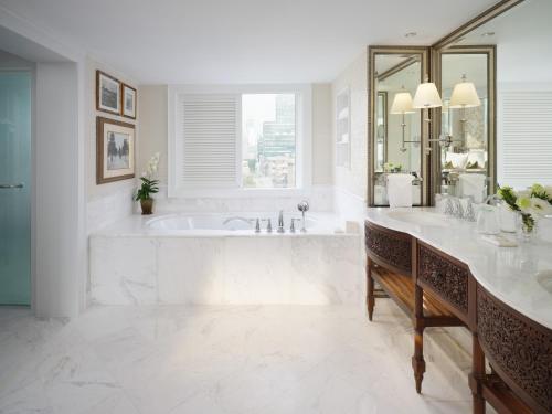 Chao Phraya Suite King