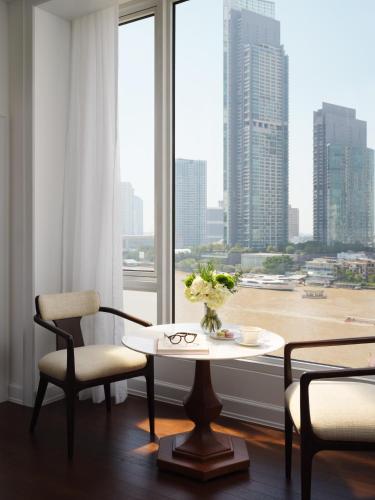 Chao Phraya Suite King