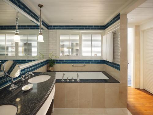 Authors' Suite Twin
