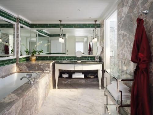 Junior Terrace Suite King