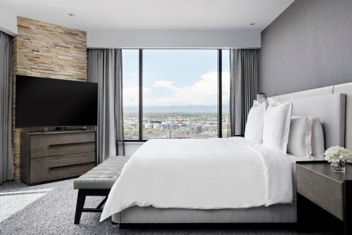 Premier Corner Room Accessible King