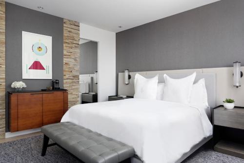 Deluxe Mountain Room with Two Double Beds - Disability Access