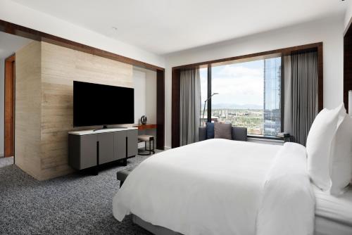 Deluxe Mountain Room with Two Double Beds - Disability Access
