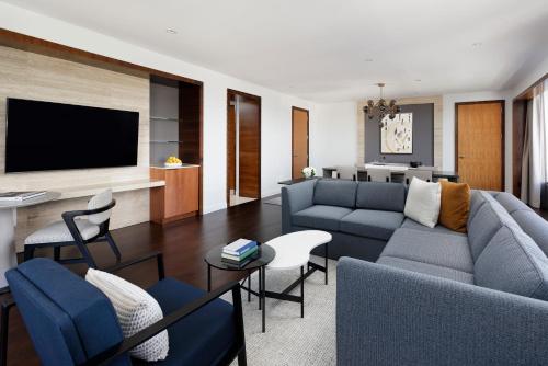 Premier King Suite