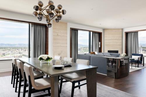 Premier King Suite