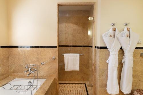 Two-Bedroom Villa with Jacuzzi